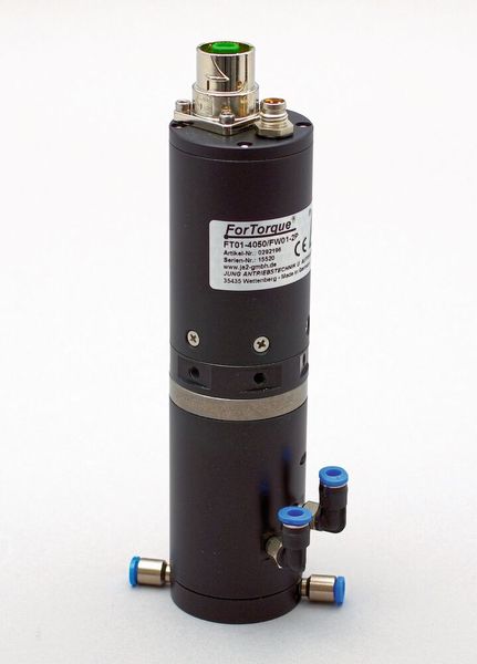 Wiegen nur 560 g: Die Fortorque-Module mit den neuen Flowtorque-Fluid-Drehdurchführungen für kompakte Anwendungen in der Montage- und Positioniertechnik. (Bild: JA2 GmbH)