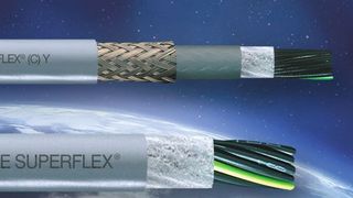 Mit Superflex 2000 PVC (unten) und Superflex 2100 (C) PVC (oben) bietet Lütze zwei neue Steuerleitungen für den Einsatz in Energieführungsketten. (Lütze)