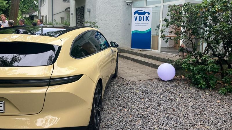 Probefahrten beim Sommerempfang des VDIK in Berlin. (Bild: Doris S. Pfaff)