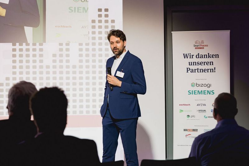 Sebastian Mißbach von Planets Software erklärt wie digitales Dokumentenmanagement funktioniert (Bild: Stefan Bausewein)