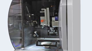 Bild 1: Speziell für die Präzisionsbearbeitung in der Mikrotechnik wurde das sechsachsige CNC-Mikrobearbeitungszentrum entwickelt.  (Bild: PVM Mikrotechnik)
