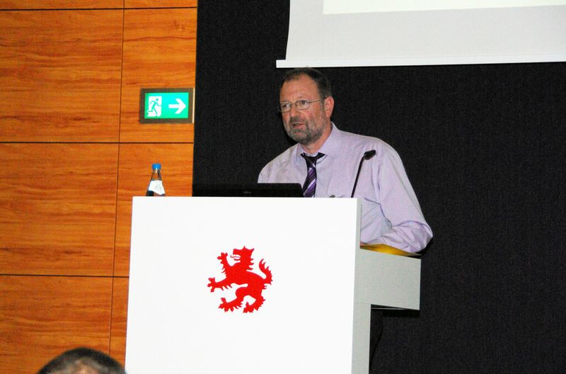 Wolfgang Lorenz, Leiter Qualitätsmanagement Engineering Silicones bei Wacker-Chemie: „Mit der Unterstützung von SLIQ haben wir das vorhandene QM-System an die ISO 13485 angepasst. Mittlerweile haben wir mehrere Kundenaudits erfolgreich bestanden sowie unsere Position als Lieferant in diesem Wachstumsmarkt verbessert.“ (Bild: Hochschule Landshut)