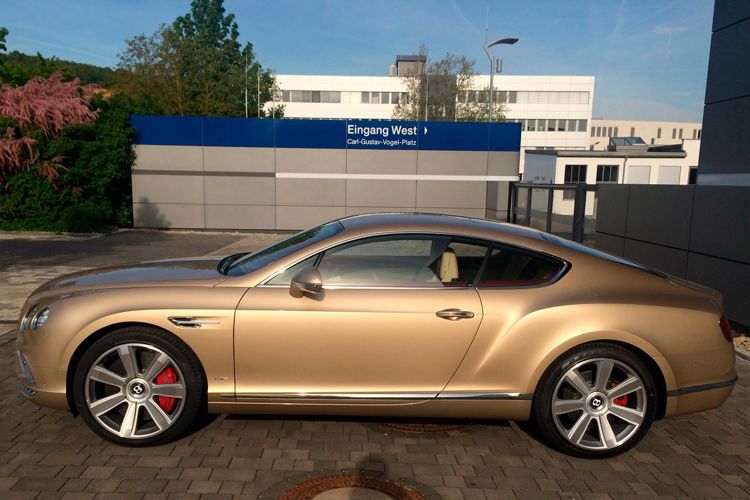 … dass jeder selbst entscheiden muss, was einem ein Bentley Continental GT W12 wert ist. Eine Probefahrt ist er allemal wert. (Foto: Michel / »kfz-betrieb«)