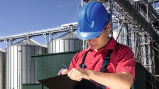 Praxiswissen und Lösungsansätze zum Betreiben von Silos bietet das 13. Schüttgut-Forum in Würzburg. (Bild: ©cherryandbees - stock.adobe.com)