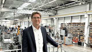 Wolfgang Meyer ist Chief Executive Officer (CEO) der Maplan GmbH in Kottingbrunn (Österreich). Der Maschinenbau-Ingenieur zeichnet für die Transformation des Unternehmens vom Pressemaschinenbauer zum weltweiten Systemanbieter für Elastomer-Spritzgießlösungen verantwortlich. (Bild: Maplan)
