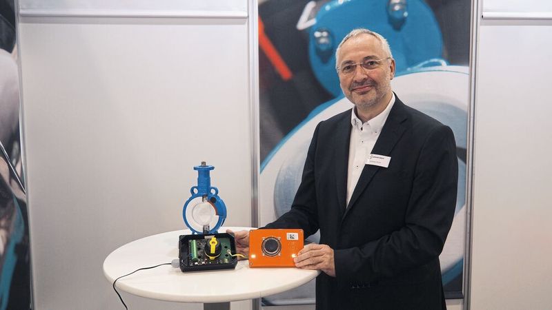 Andreas Kühn, Ebro: „Wir haben einen Weg gefunden, den Verschleiß von Klappen quasi in Echtzeit zu erfassen, indem z.B. Sensoren nicht mehr nur die Stellung für Auf und Zu erfassen, sondern genau die Zeit, die für das Öffnen der Klappe benötigt wird, also ob diese Zeit länger dauert. Damit kann eine vorbeugende Instandhaltung betrieben werden.“ (Bild: Mühlenkamp)