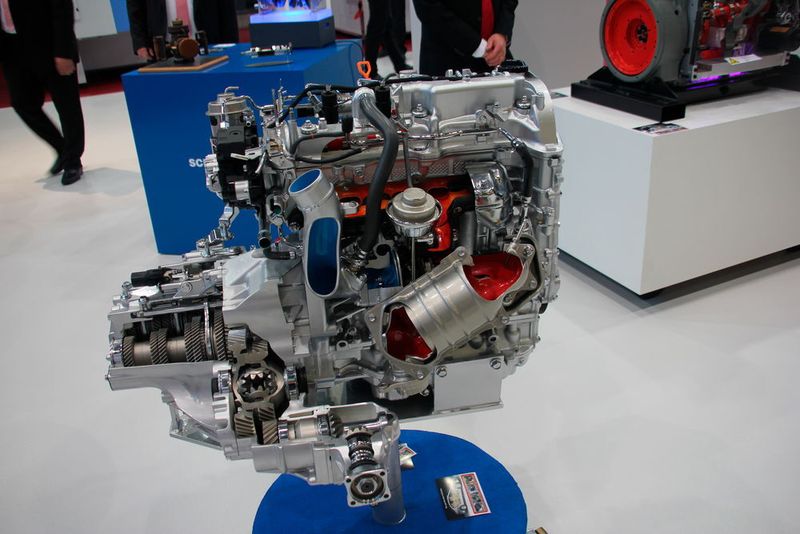 Chiron zeigte auf der Hausmesse Open House vom 9. bis 11. März zahlreiche innovative Technologien und Anwendungen für höchste Präzision und Dynamik. Erstmals präsentierten sich auf der Open House alle Mitglieder der Unternehmensgruppe: neben Chiron auch Stama, Scherer und CMS. (Bild: Sonnenberg)