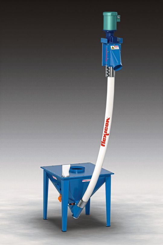 Die flexible Förderspirale Modell 1450 von Flexicon kann verschiedenste Materialien von großen Pellets bis hin zu feinstem Submikron-Pulver ohne Trennung der Mischungen fördern.(Bild:  Flexicon)
