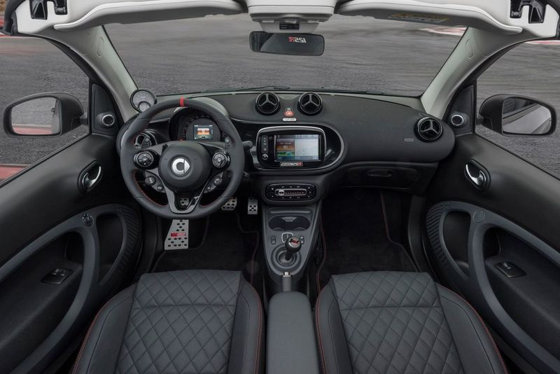 Im Innenraum gibt's reichlich Leder. (Brabus)