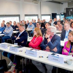 Volles Haus in der Classic Remise. Die Themenzusammenstellung lockte viele Teilnehmer nach Düsseldorf.(Bild:  Landesinnung NRW)