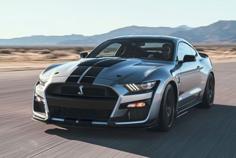 Die 420er-Bremsscheiben von Brembo füllen die optionalen 20-Zoll-Carbon-Felgen fast vollständig aus. (Bild: Ford)