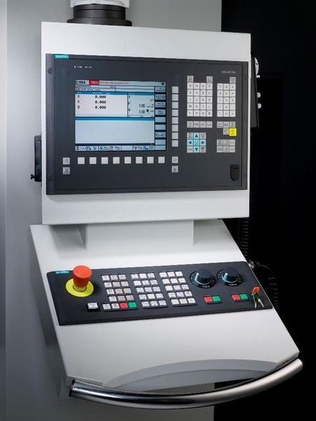 In der Standardversion werden die UVA-Unverzagt-Bearbeitungszentren von einer Sinumerik 810D gesteuert. Soe Plusversionen sind auch mit einer Heidenhain-CNC erhältlich. (Archiv: Vogel Business Media)