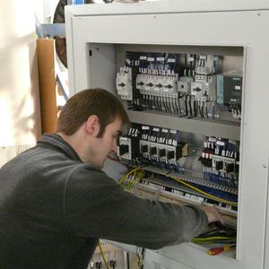 Mit Eplan Electric P8 wird die komplette Elektrotechnik geplant, die Grundlage zur optimalen Verdrahtung im Schaltschrank ist.