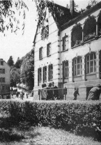 1980: Adelbert Moll gründet den ehrenamtlich geführten BFC-Förderverein, der heute über 240 Mitglieder hat. Darunter sind Kfz-Landesverbände und Kfz-Innungen, Fabrikatshändlerverbände sowie eine Vielzahl von ehemaligen BFC-Studierenden, die sich weiterhin mit der Schule verbunden fühlen. Der Verein verfolgt ausschließlich und unmittelbar gemeinnützige Zwecke und stellt die Fördermittel ausschließlich zur Beschaffung wissenschaftlicher und technischer Lehr- und Lernmittel sowie zur Förderung von Lehrveranstaltungen an der BFC zur Verfügung. (Im Bild: Spöhrerschule) (Foto: BFC)