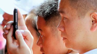 Durchblick? Die Usability und User Experience der Smartphones faszinierte das Top-Management und forcierte den Einzug der Disziplinen in die Industrie. (Bild: Michael Davis-Burchat unterCC BY-ND 2.0, Flickr.com)