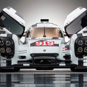 The company will help develop technology for Porsche’s endurance ??racing team.