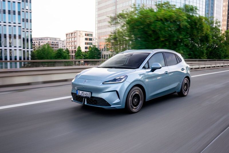 10th place: With the new MG 4 Urban, the brand places a new model among the ten cheapest electric cars in Germany. At 24,990 euros, the model is 1,300 euros cheaper than the Renault 5, which still held 10th place at the beginning of 2026. (Image:MG Motor)