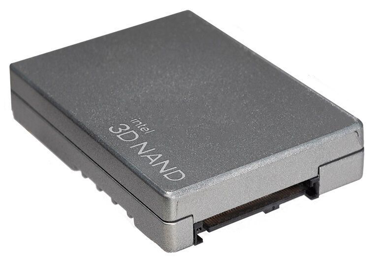 Die  U.2-SSD D7-P5510 basiert auf 3D-TLC-NAND mit 144 Layern. Damit ist eine Kapazität von bis zu 7,68 TB möglich.  (Intel)