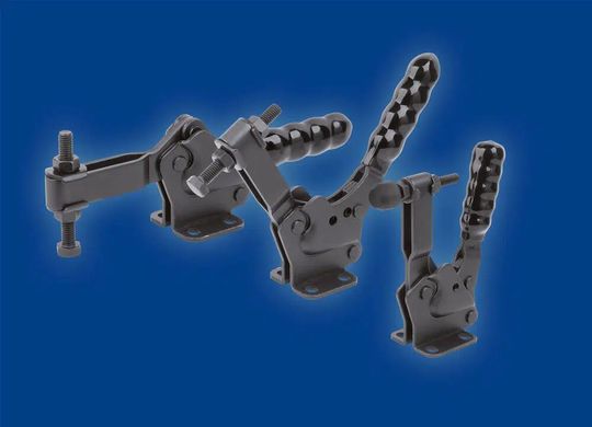 Die neuen Schnellspanner mit mattschwarzer Oberfläche von KIPP wurden speziell für den Einsatz im Bereich der optischen Messtechnik konzipiert und helfen dort, Werkstücke während einer photometrischen Messung praktisch unsichtbar zu fixieren.(Bild:  KIPP)