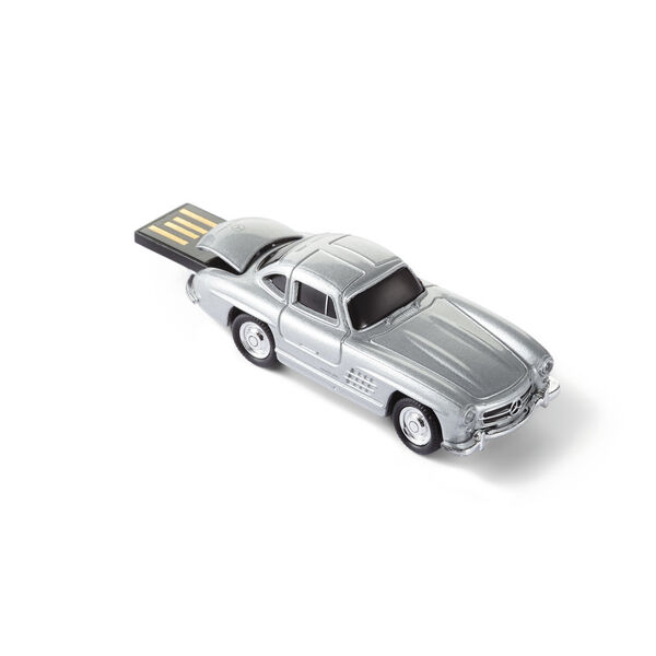 Der USB-Stick Mercedes 300 SL bietet eine Speicherkapazität von 16 GB und kostet 20 Euro. (Bild: Tchibo)