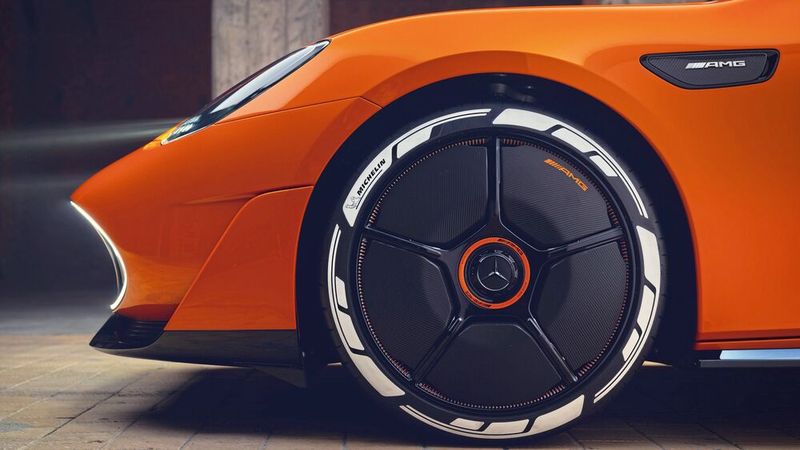 Statt auf luftige Schmiederäder setzt der GT XX auf verkleidete Riesenräder. (Bild: Mercedes-Benz)