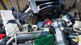 Elektroschrott beim Recycling wieder in seine Ausgangsmaterialien zerlegen zu können schont Ressourcen. (Amadeus Bramsiepe, KIT)