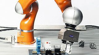 Die Programmierung der Montageaufgabe ist roboterunabhängig. (Bild: Fraunhofer-IPA)