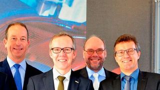Der AG-Vorstand von links: Marc Kirchhoff (Trumpf), Nicolas Beyl (Krauss-Maffei), Matthias Graf (Dieffenbacher), Klaus-Peter Welsch (Geiss), Peter Egger (Engel Austria) und Jochen Schmidt (Karl Mayer Malimo). Ein weiteres Mitglied, Lothar Gräber von Schuler Pressen, war leider verhindert. (Bild: VDMA)