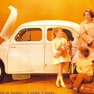 1946: Auf dem Autosalon in Paris wird der viertürige Kleinwagen Renault 4 CV vorgestellt, der zum ersten Nachkriegserfolg von Renault avanciert und bis 1961 gebaut wird.(Bild:  Renault)