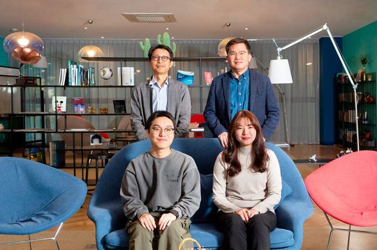 From top left: Professor Young S. Park Professor Wonyoung Choe. From bottom left:  Seonghwa Jeong and Jiyeon Kim(Source:  Unist)