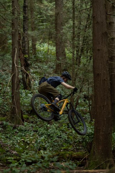 Alle, die weiter und länger fahren wollen, können das Fuel EXe mit einem Range-Extender-Akku mit 160 Wh nachrüsten, der problemlos in den Flaschenhalter passt und die Reichweite um bis zu 40 % erhöht. (Bild: Sterling Lorence Photography)