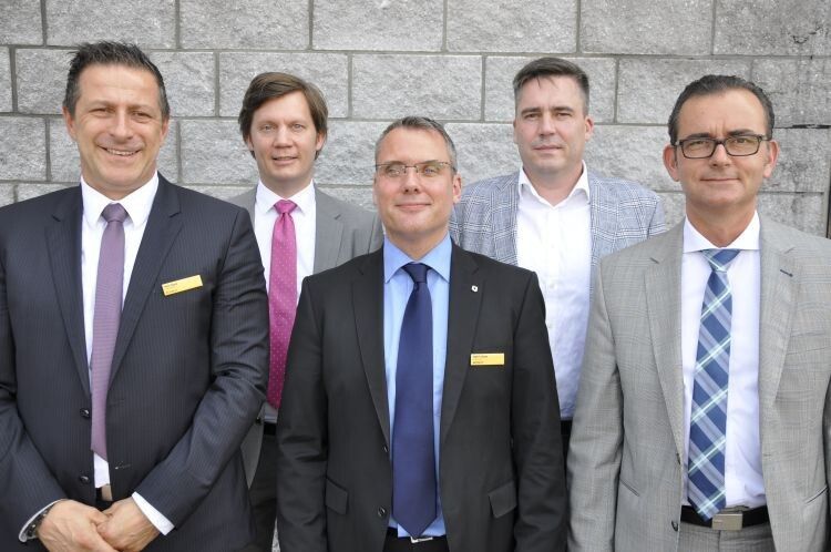 Haben in kurzer Zeit digital viel bewegt: (v. li.) Oliver Pielsch, Auto Witzel, Florian Becker, BW Solution, Ralph R. Sänger, Auto Witzel, Dirk Schumacher, Agentur Federstein, und Jörg Schepker, Auto Witzel. (Foto: Witzel)