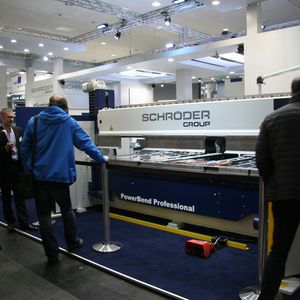 Schröder-Verkaufsschlager auf der Euroblech war die Schwenkbiegemaschine Power Bend Professional.