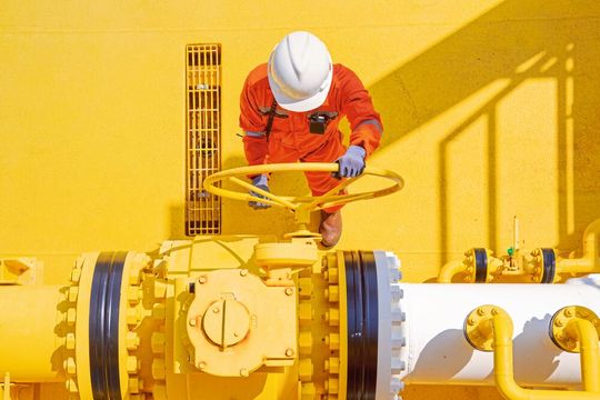 Sparen für den Notfall: Große Firmen wie VW und BASF wollen ihren Energieverbrauch senken. Sparen für den Notfall: Große Firmen wie VW und BASF wollen ihren Energieverbrauch senken.