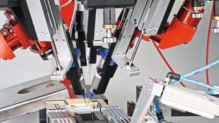 Das selektive Laserlöten eignet sich ideal zum Löten dünner Drähten oder kleinen Lötpads, da der Laserstrahl nur einen kleinen Arbeitsbereich erhitzt.   (nanosystec)