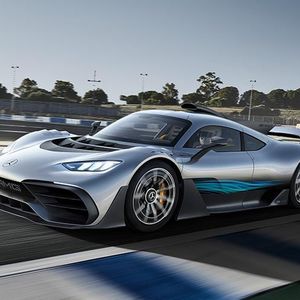 (Mercedes-Benz)
