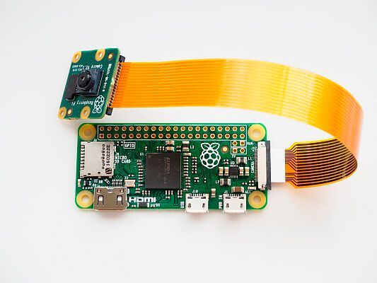 Raspberry Pi Zero mit Kameraport: die Mini-PC-Platine für 5 Dollar ist funktionsreduziert, bietet aber mehr CPU-Leistung als Raspberry Pi 1 (Bild: Bild: raspberrypi.org)