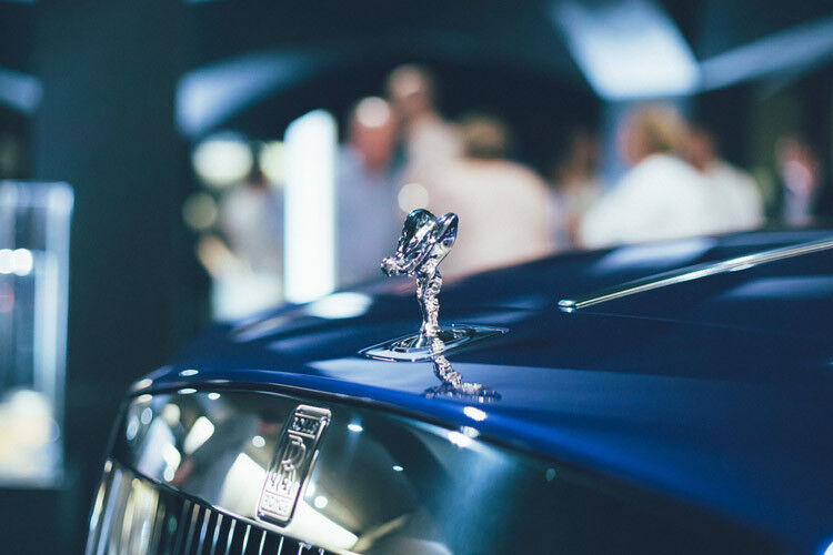 Noch bis zum 18. September empfängt Rolls Royce in seinem Studio die Gäste - dann gehört Sardinien wieder den Sarden. (Foto: Rolls Royce)