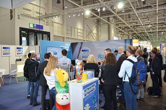 Abb.1: Die erstmals während der Labvolution 2019 durchgeführte Software & LIMS Area traf auf großes Interesse bei den Besuchern. Abb.1: Die erstmals während der Labvolution 2019 durchgeführte Software & LIMS Area traf auf großes Interesse bei den Besuchern.