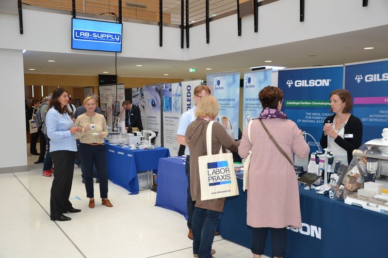 Impressionen der Lab-Supply Münster vom 25. September 2019  Die vorletzte Lab-Supply Messe 2019 fand im Messe und Congresszentrum, Halle Münsterland statt. Impressionen vom Messetag sowie einige Besucherstimmen finden Sie in dieser Bildergalerie. Die nächste Lab-Supply ist am 29. Oktober 2019 in Hamburg. Weitere Infos zu den kommenden Lab-Supply-Messen finden Sie auf www.lab-supply.info.   Lese-Empfehlung: Nachbericht zum erfolgreichen Auftakt der Lab-Supply in Wien. (LABORPRAXIS, C. Lüttmann)