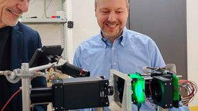 Geiziger rechnen! Professor Andreas Waag von der TU Braunschweig und Professor Christian Werner von Ostfalia freuen sich über eine 15-Millionen-Förderung durch das Land Niedersachsen und die Volkswagen-Stiftung. Es geht um nicht weniger, als neuartige Computersysteme ... (Bild: TU Braunschweig / L. Kötter)