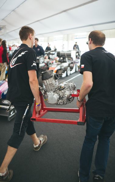 Bereits seit 10 Jahren kämpfen Studententeams aus aller Welt am Hockenheimring bei Formula Student Germany mit ihren selbstkonstruierten Rennboliden um den Sieg. (Formula Student Germany/ Kroeger)