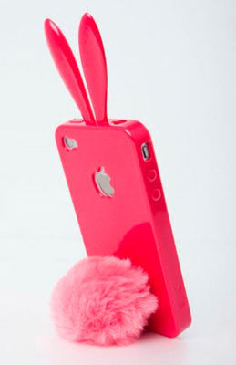 So wird auch das Smartphone zum Hasen. Das „Kostüm“ gibt es von Rabito und kostet um die 20 Euro. (Bild: Rabito)