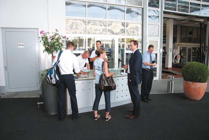In Berlin gibt es die sogenannten Schlüsselwerfer zuhauf. Für diese Klientel gibt es eine eigene Annahme vor den Werkstattoren. (Archiv: Vogel Business Media)