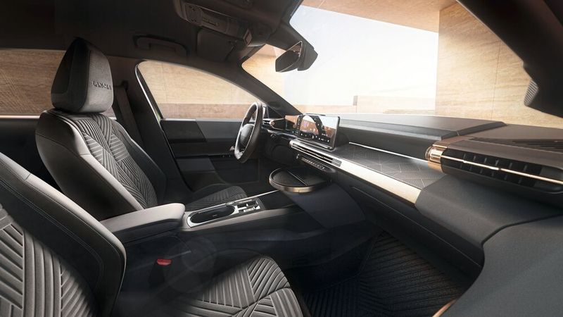 Klar strukturiertes Cockpit. (Bild: Lancia)