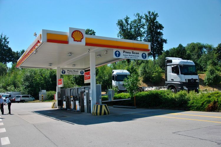 Raffinierte Technik sorgt bei Paul in Passau für ausgezeichneten Service. Mit dem Pneu-Scan lassen sich beispielsweise Profil und Reifendruck von Fahrzeugen binnen Sekunden prüfen. Der Fahrer muss hierzu nicht einmal aussteigen. (Foto: Wenz)