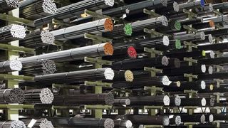 Swiss-Steel-Chef Frank Koch kündigt an, dass das Unternehmen Produktionskapazitäten abbauen wird. (Bild: Swiss Steel Holding AG)