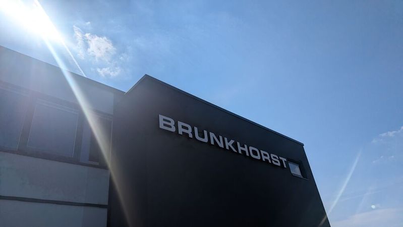 Das Autohaus Brunkhorst hat seinen Stammsitz im niedersächsischen Zeven. (Bild:  Simon – VCG)