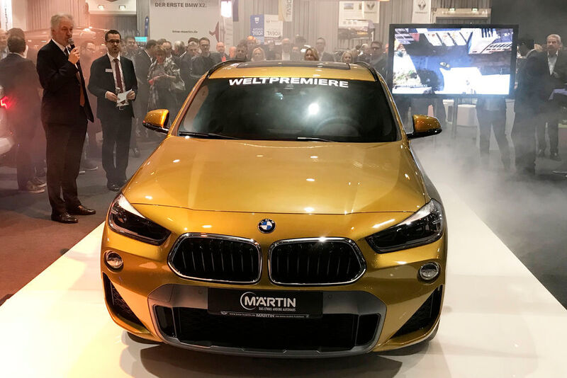 Alexander Hildebrandt, Leiter des Produktmanagements bei BMW in München, ließ es sich nicht nehmen, das jüngste X-Modell persönlich zu präsentieren. (Michel / »kfz-betrieb«)