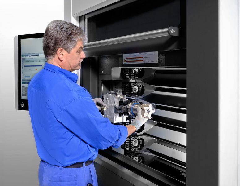 Tool magazine of the 5-axis machining centre HF 5500 Mill-Turn (Source: Heller)